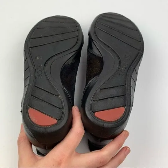 Ecco flats size 37 6-6.5 black leather comfort outdoors walking gorpcore