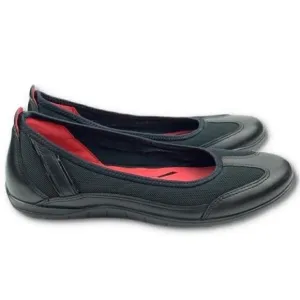 Ecco flats size 37 6-6.5 black leather comfort outdoors walking gorpcore