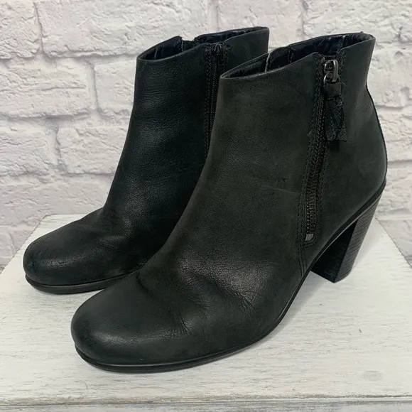 Ecco Touch Black Leather Side Zip Up Ankle Boots