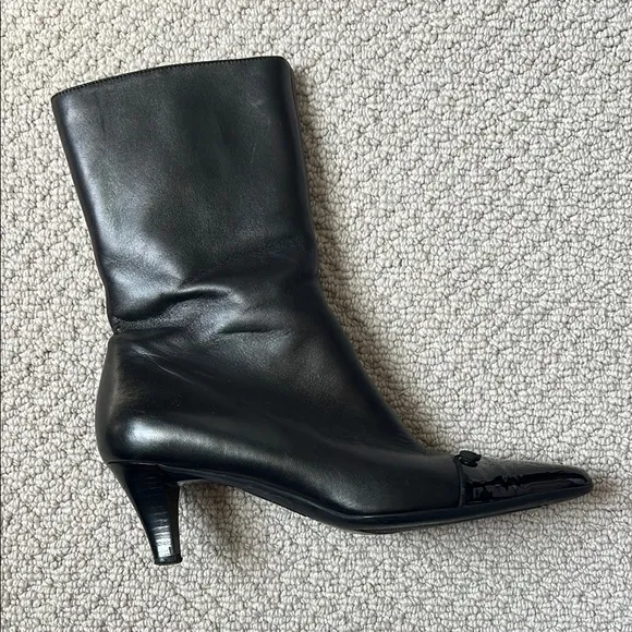 Elegant Black Leather Salvatore Ferragamo booties