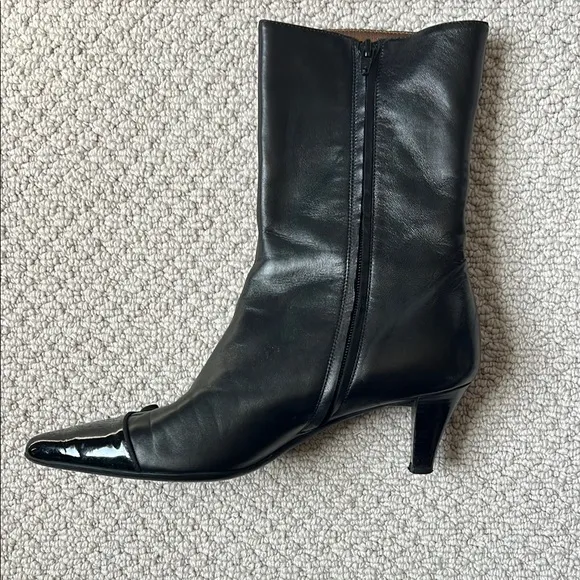 Elegant Black Leather Salvatore Ferragamo booties