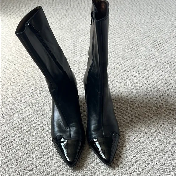 Elegant Black Leather Salvatore Ferragamo booties