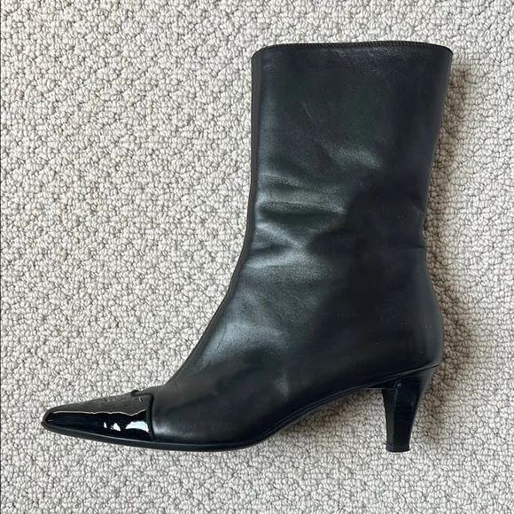 Elegant Black Leather Salvatore Ferragamo booties