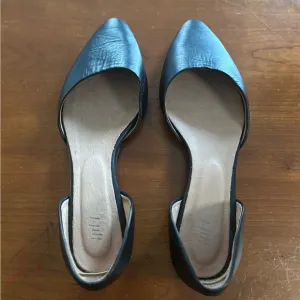 Elegant Black Leather Women's Flats ~ JJILL