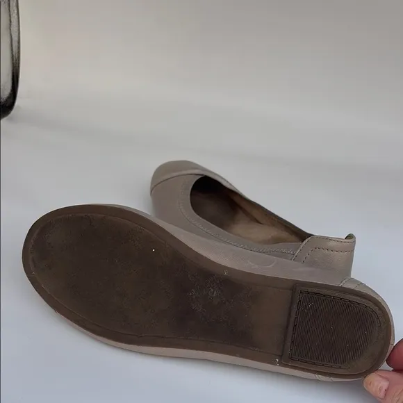 Elegant Women's Gray Flats