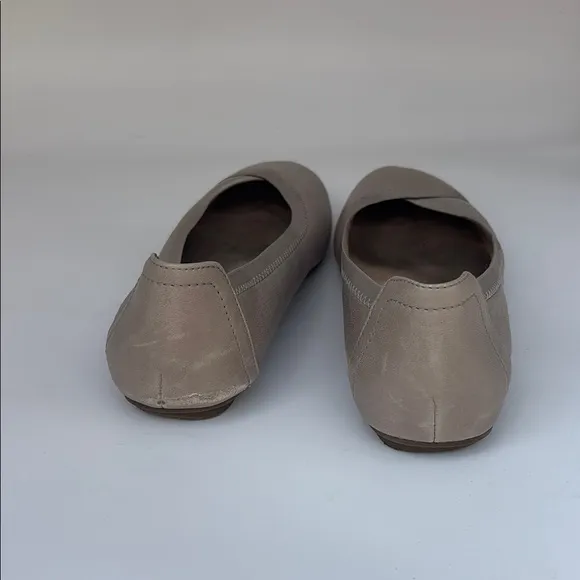 Elegant Women's Gray Flats