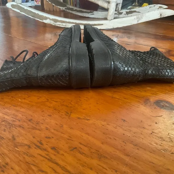 Elisa Viviani custom made in Italy snakeskin lace up side zip boot size 37