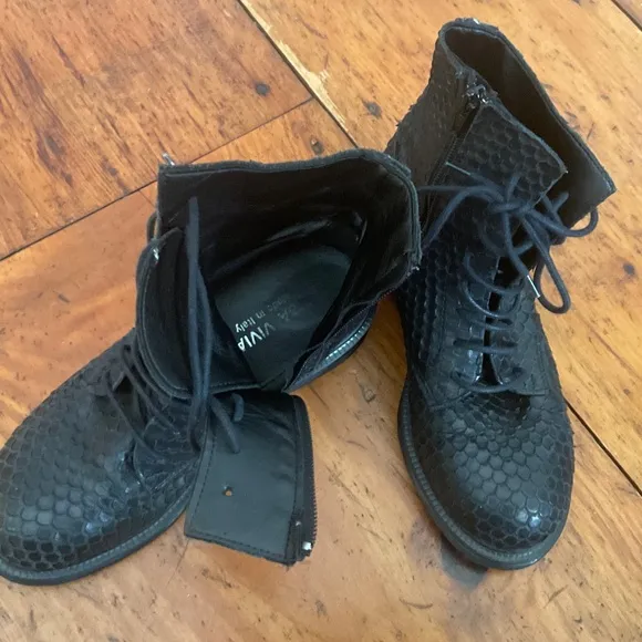 Elisa Viviani custom made in Italy snakeskin lace up side zip boot size 37