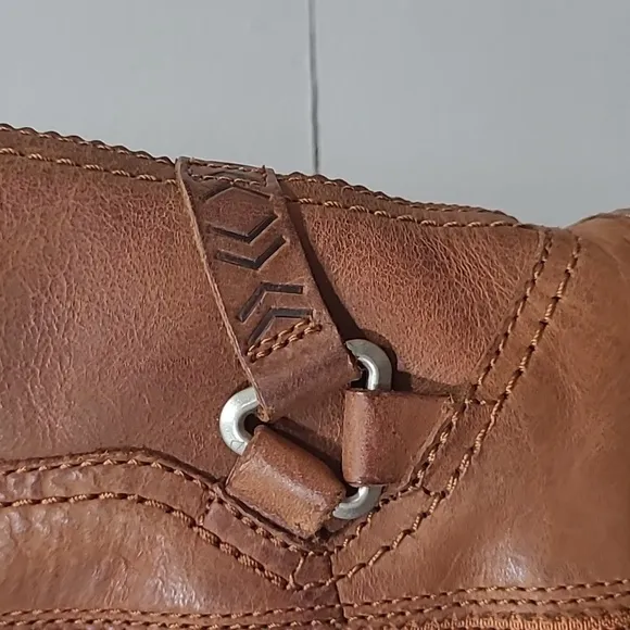 EUC Teva Foxy Tall Cognac Leather Side Zip Waterproof Boots Women's sz 5