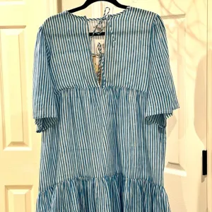 Evereve NWT striped sundress - size M/L