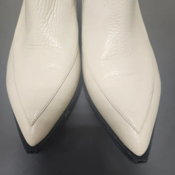 Everlane The Boss Cream Bone Boots Booties Pebbled Leather Size 8.5