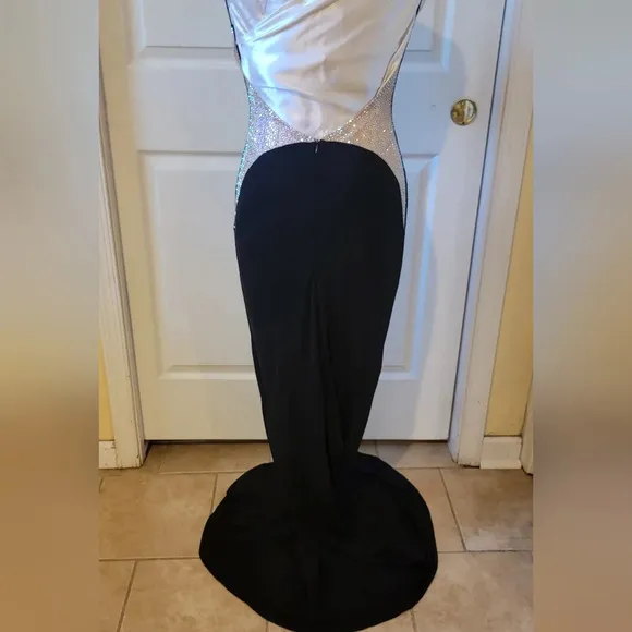 FERNANDO WONG BLACK FORMAL GOWN  (sz med)