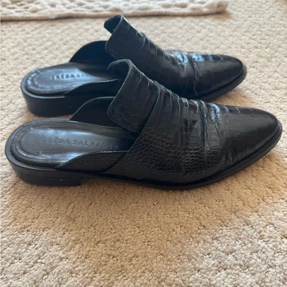 Freda Salvador Keen Mules