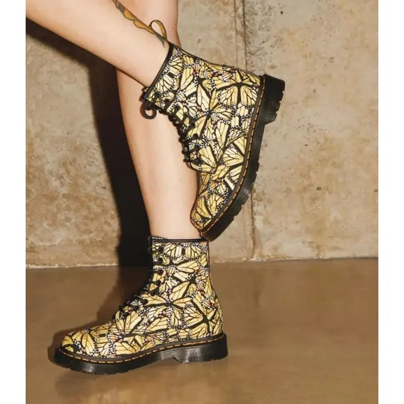 FREE PEOPLE  Dr. Martens 1460 Butterfly Lace Up Boots Size 6