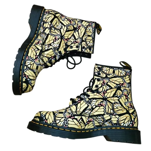 FREE PEOPLE  Dr. Martens 1460 Butterfly Lace Up Boots Size 6