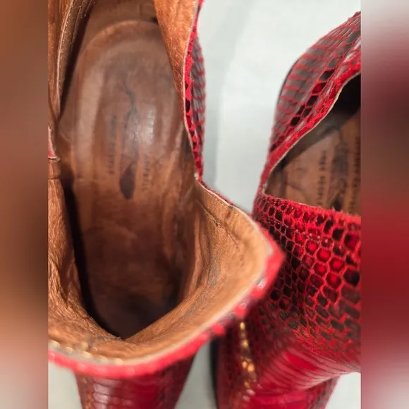 FREE PEOPLE x JEFFREY CAMPBELL Women’s 6 Red Snakeskin Side Cut Boots Heels