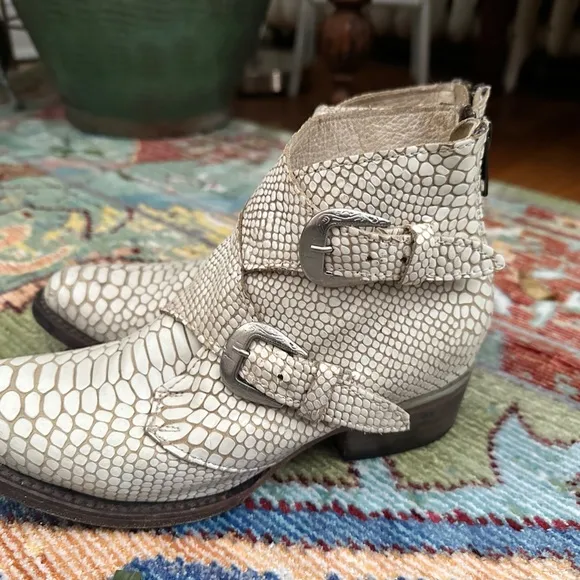 Freebird by Steven Saga Booties