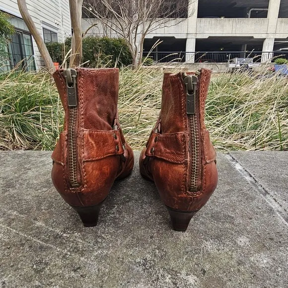Frye 11 Steffi Harness Bootie Leather Brass Brown Congac Zip Kitten Heel Almond