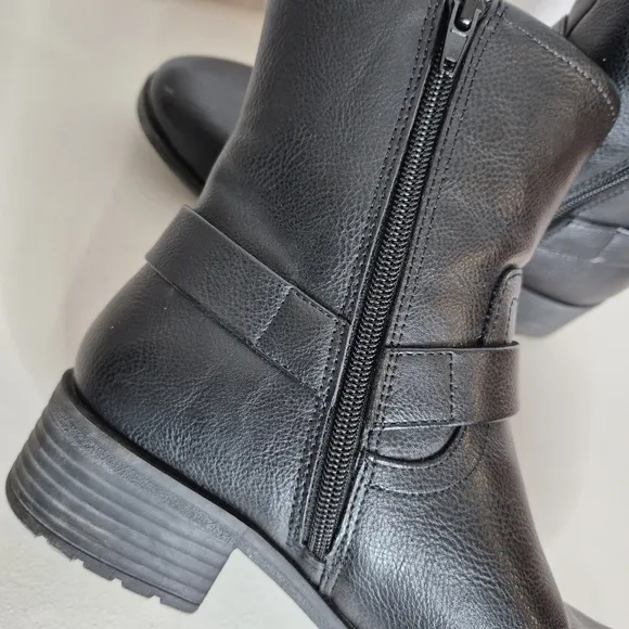 Frye and Co. Elodie Black Faux Leather Side Zip Combat / Moto Boot - Size 8