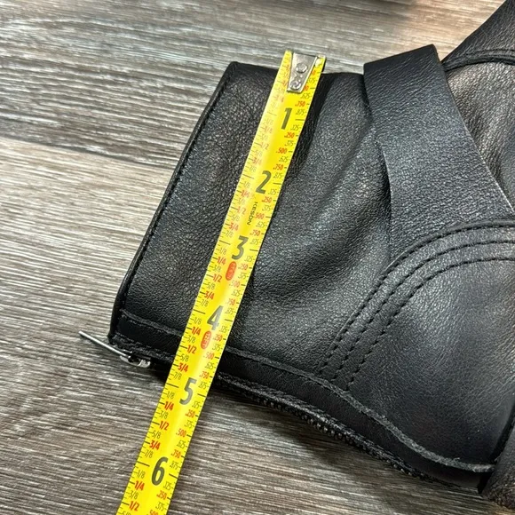 Frye black leather ankle boots woman’s size 6 (d77)