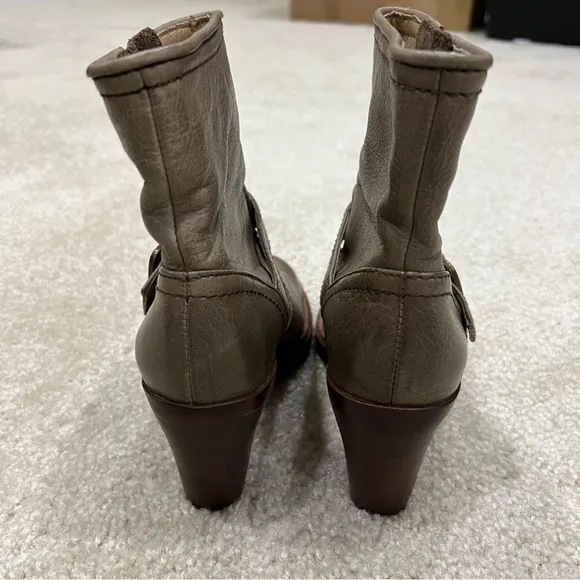 FRYE Lucy Engineer Boots Booties Green Brown Leather Women’s Size 6  (76755),