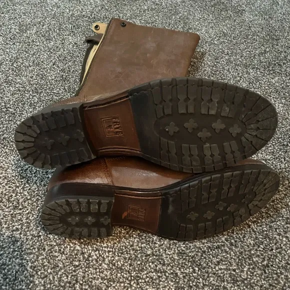 FRYE Melissa button back zip up boots