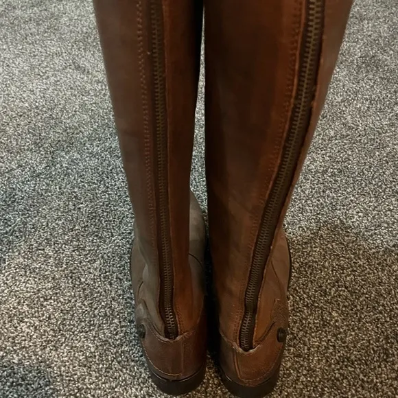 FRYE Melissa button back zip up boots