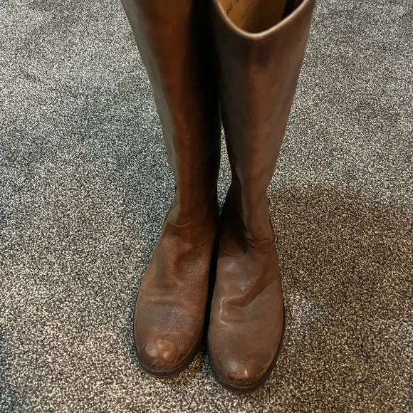 FRYE Melissa button back zip up boots