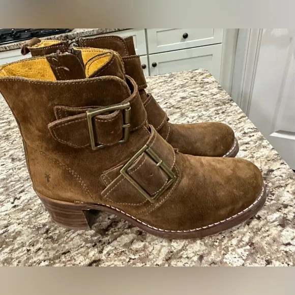 Frye Sabrina Boots Womens 8.5 Brown Suede Double Buckle Side Zip Ankle B7