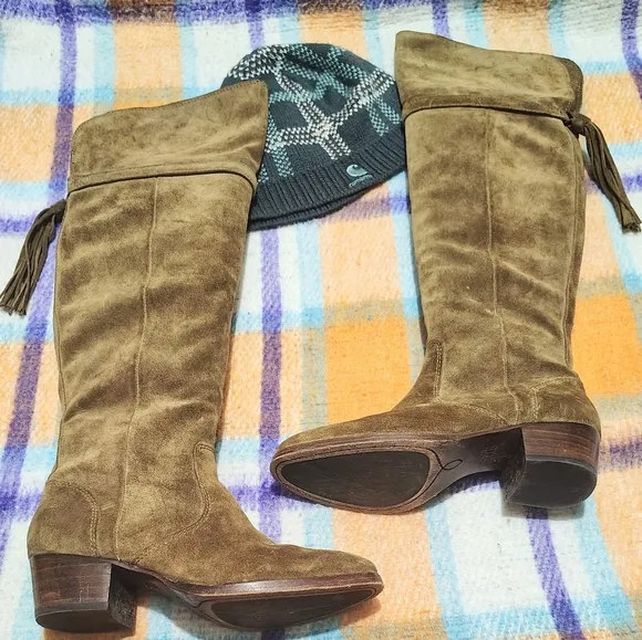 FRYE SZ 8 CLARA OTK SUEDE TASSEL BEIGE SIDE ZIP BOOTS 21&quot;  BEAUTIFUL RTL…