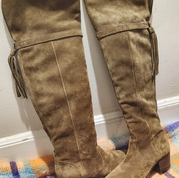 FRYE SZ 8 CLARA OTK SUEDE TASSEL BEIGE SIDE ZIP BOOTS 21&quot;  BEAUTIFUL RTL…