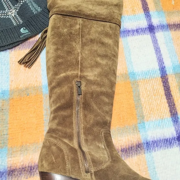 FRYE SZ 8 CLARA OTK SUEDE TASSEL BEIGE SIDE ZIP BOOTS 21&quot;  BEAUTIFUL RTL…