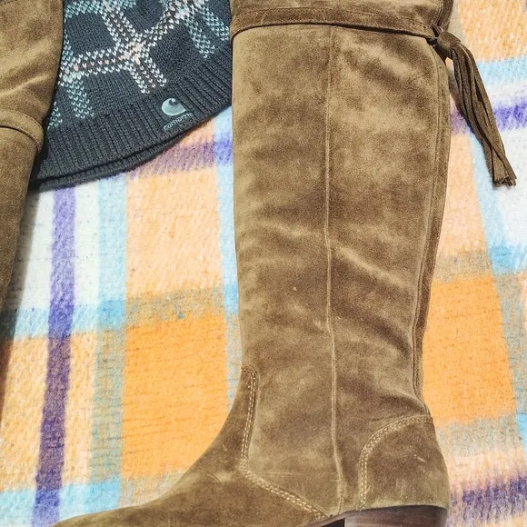 FRYE SZ 8 CLARA OTK SUEDE TASSEL BEIGE SIDE ZIP BOOTS 21&quot;  BEAUTIFUL RTL…