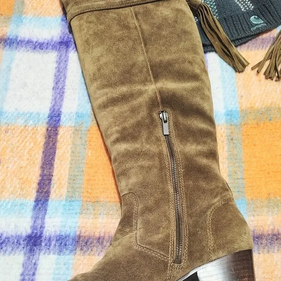 FRYE SZ 8 CLARA OTK SUEDE TASSEL BEIGE SIDE ZIP BOOTS 21&quot;  BEAUTIFUL RTL…