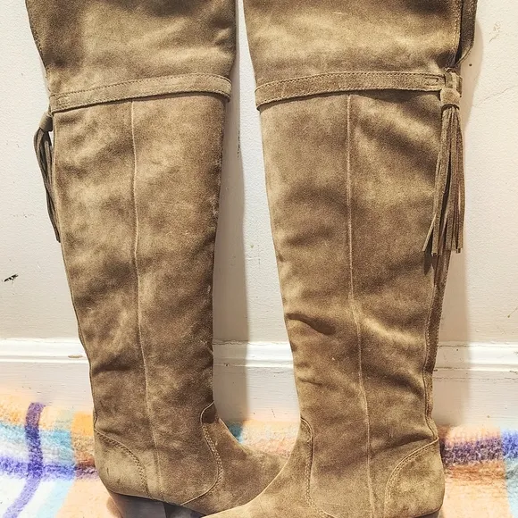 FRYE SZ 8 CLARA OTK SUEDE TASSEL BEIGE SIDE ZIP BOOTS 21&quot;  BEAUTIFUL RTL…