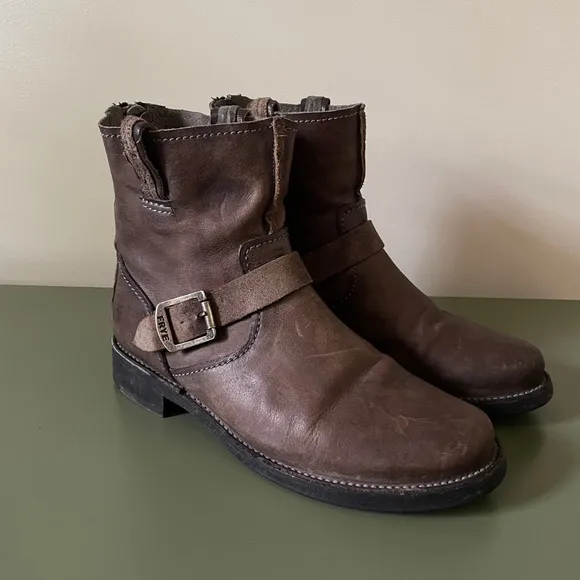 Frye Women's Vicky Artisan Back-Zip Boot