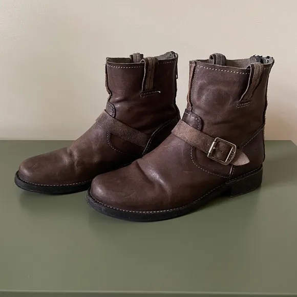 Frye Women's Vicky Artisan Back-Zip Boot