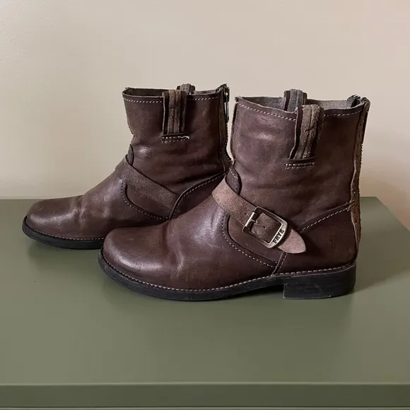 Frye Women's Vicky Artisan Back-Zip Boot