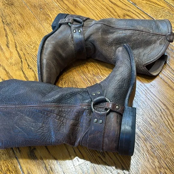 Frye Wyatt Harness distressed leather boots.  Size 7 Medium. Brown.