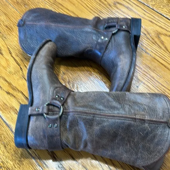 Frye Wyatt Harness distressed leather boots.  Size 7 Medium. Brown.