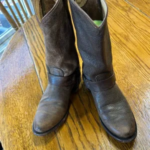 Frye Wyatt Harness distressed leather boots.  Size 7 Medium. Brown.