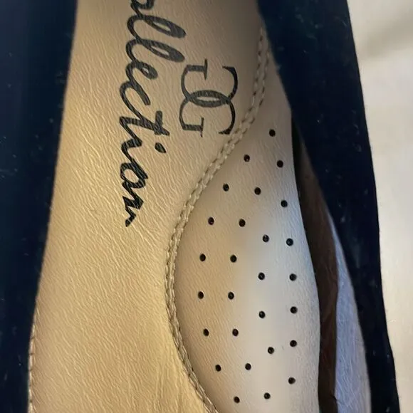 GG COLLECTION BLACK VELVET BALLET FLATS WITH SQUARE BLACK DETAIL.  NEW I…