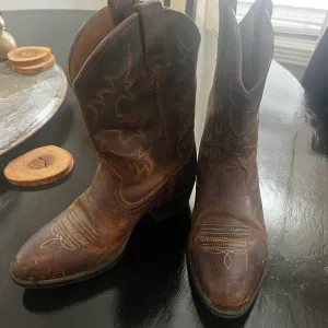 Girls Ariat  boots
