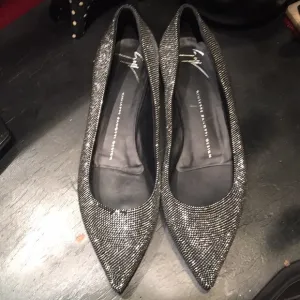 Giuseppe Zanotti 💎LUXURY💎 rhinestone embellished Pointed Toe Flats