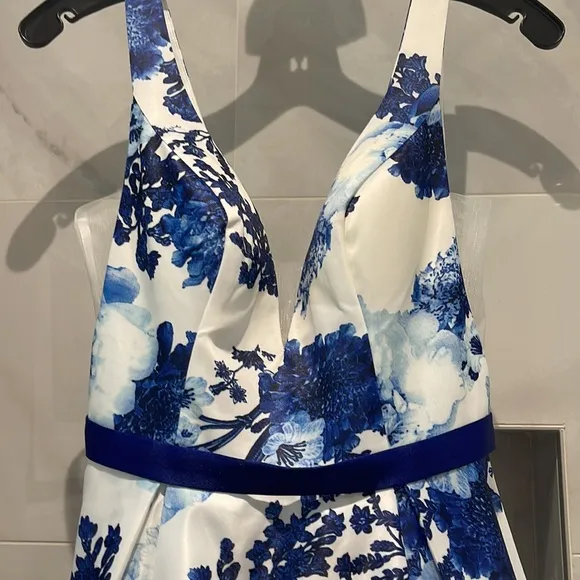 Glamour by Terani Couture Sleeveless V-Neck Floral Print Ball Gown