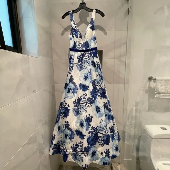 Glamour by Terani Couture Sleeveless V-Neck Floral Print Ball Gown