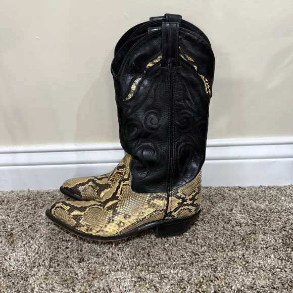 Great western boot Co. snake skin Size 5.5 M women's