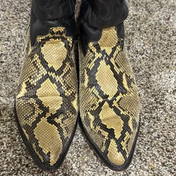 Great western boot Co. snake skin Size 5.5 M women's