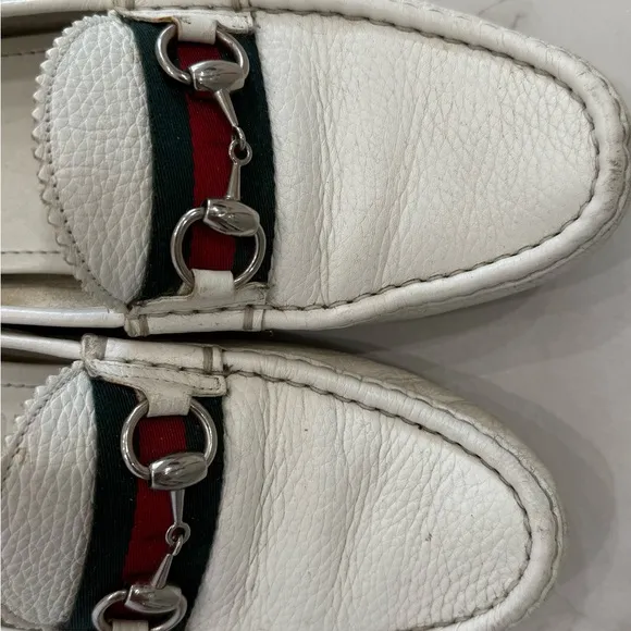 Gucci White Leather Loafers with Sleek Slip-On Design