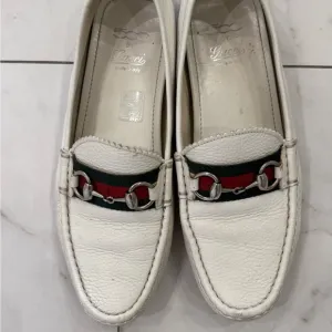 Gucci White Leather Loafers with Sleek Slip-On Design